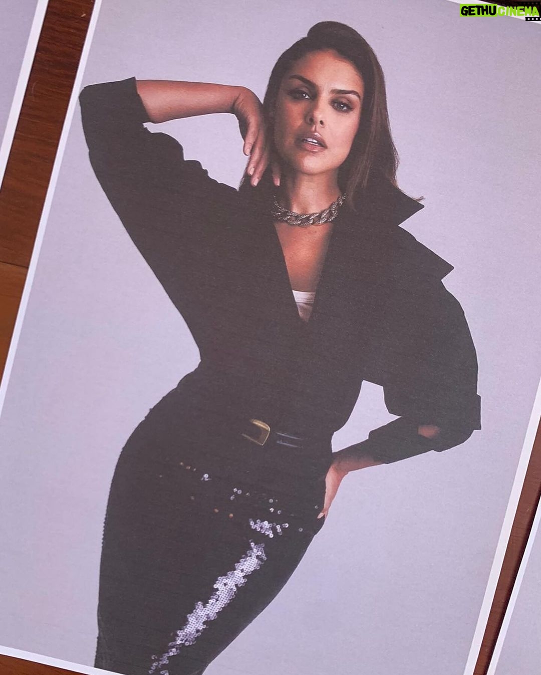 Paloma Bernardi Instagram - Por aqui temos tb ensaio internacional! 🇬🇧 Some color of “Mr & Mrs Smith Reloaded”, now in the digital platforms of @lewismagazine with duo: Actress @palomabernardi & model @rafaelgubert1 Photo: @higorbastos ≛ Styling: @pauluvictu @bureaufs Beauty: @elcidesfreitas Retouching of Images: @caroullis Fashion Production: @cinthia.arnoni Photo Assistant: @sophiaexposito #lewismagazine
