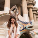 Paloma Bernardi Instagram - Pelo amor de Gaudí - Park Guell De mãos dadas com Deus, #Gaudí se inspirou na natureza para criar suas infinitas obras, totalmente artísticas! @mimo_viagens | @mayte.scaravelli Fotos: @lanza.fotografia #Barcelona 🇪🇸 Barcelona, Spain