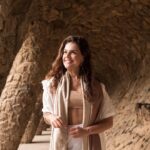 Paloma Bernardi Instagram - Pelo amor de Gaudí - Park Guell De mãos dadas com Deus, #Gaudí se inspirou na natureza para criar suas infinitas obras, totalmente artísticas! @mimo_viagens | @mayte.scaravelli Fotos: @lanza.fotografia #Barcelona 🇪🇸 Barcelona, Spain