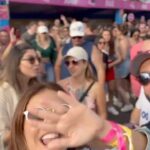 Paloma Bernardi Instagram – Mais uma @tardezinha pra contar história! 

Aqui,praticamente no quintal da minha casa,vivendo a ousadia e alegria de ser feliz com muito “pagodin”!! Que MomenTHo!!!Que MomenTHo,senhoras e senhores!! Fortes emoções!! Obrigada @thbarbosa @rafaelzulu e equipe, vocês entregaram tudo!

TARDIZINHAAAAAA, EU FUI EU TAVA ! ✨ São Paulo, Brazil