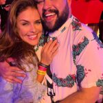 Paloma Bernardi Instagram – Mais uma @tardezinha pra contar história!
Aqui,praticamente no quintal da minha casa,vivendo a ousadia e alegria de ser feliz com muito “pagodin”!! Que MomenTHo!!!Que MomenTHo,senhoras e senhores!! Fortes emoções!! Obrigada @thbarbosa @rafaelzulu e equipe, vocês entregaram tudo!
TARDIZINHAAAAAA, EU FUI EU TAVA ! ✨ São Paulo, Brazil