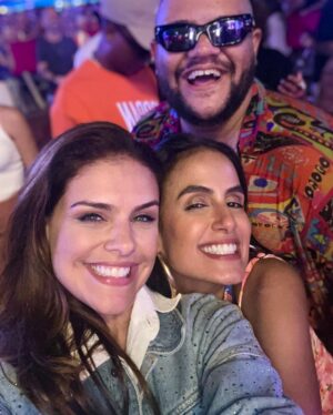Paloma Bernardi Instagram - Mais uma @tardezinha pra contar história! 

Aqui,praticamente no quintal da minha casa,vivendo a ousadia e alegria de ser feliz com muito “pagodin”!! Que MomenTHo!!!Que MomenTHo,senhoras e senhores!! Fortes emoções!! Obrigada @thbarbosa @rafaelzulu e equipe, vocês entregaram tudo!

TARDIZINHAAAAAA, EU FUI EU TAVA ! ✨