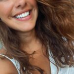 Paloma Bernardi Instagram - SIM__senti vontade de postar aqui! Pós-graduada em sentir… Sim! Sou Sentidora Olímpica! De: @amariadapoesia #SIM #PedaçosMeus #Sentir ⚘️❤️