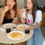 Paloma Bernardi Instagram - A vida acontecendo com ela…→ Ela que tem sido meu braço direito e esquerdo, ela que tem rosas por onde passa, ela que fecha a cara às vezes e tá tuuuudo bem, ela que é Zico na veia 24h, ela que te aconselha sem passar a mão na cabeça, ela que tem talento no olhar, ela que é arretada com um coração grande…ela que é ela…ela que é @adrilimaa (melhor que muita gente)!rs… Maaaaaaa Dri, Feliz Aniversário!Te desejo paz, amor, saúde, felicidade, alegria, arte! E saiba que estarei sempre aqui pra tudo e principalmente pra te dizer: “Bora, se arruma!!!” … Bora ser feliz!! Saiba que somos mais felizes com a vida acontecendo ao seu lado, minha amiga!🌹 Rio de Janeiro, Rio de Janeiro
