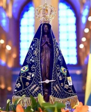 Paloma Bernardi Instagram - Além de gostarmos muito de um pagodinho, vocês sabem o que temos em comum !?!? ✨

Somos devotos de Nossa Senhora Aparecida! Nossa Pretinha que intercede por nós e por todos dia a dia! Há mais ou menos 10 anos atrás tiramos essa foto pra simbolizar nossa conexão de fé, proteção e amor a nossa Mãezinha do céu! Hoje continuamos assim, olhando e orando para Mãe de Deus e nossa! 🙏🏽🙌🏽. 
VIVA NOSSA SENHORA APARECIDA! VIVA!

@rafaelzulu @thbarbosa #NossaSenhoraAparecida #tbt