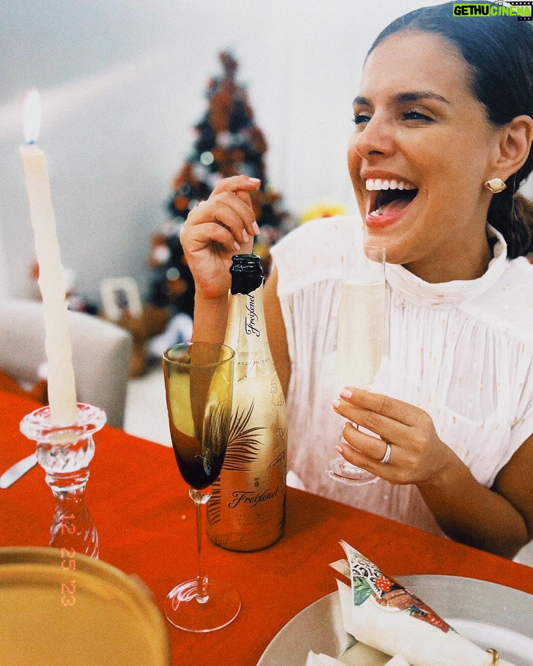 Paloma Bernardi Instagram - Aeeee, Família Natalina!! O amor está no meio de nós!! 🎅🏼✨🎄💛🙏🏽🎁✨🎄💛🙏🏽🎁🎅🏼 É NATAL!! É família!! É comilança da boa e quem aí vai almoçar agora o “soborô”, o “restondontê” de ontem!? 😂 Aeeee,Tradição Natalinaaaa !! São Paulo, Brazil