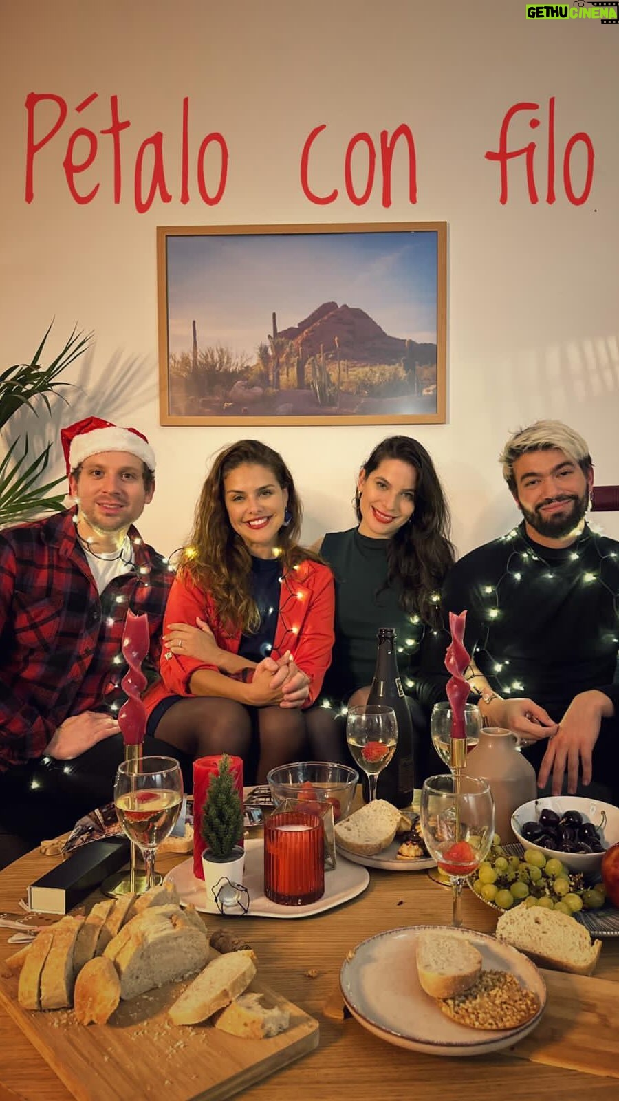 Paloma Bernardi Instagram - Os presentamos “Pétalo con filo”. La navidad es el día de los momentos inolvidables. Donde ocurre la magia y aguardamos regalos que nos sorprendan. A menos que… la sorpresa sea más parecida al estrujamiento de un inocente corazón, donde incluso el pétalo más delicado puede ser tan afilado para herir profundamente las emociones. 🇪🇸 📌 Estamos participando al concurso de microcine “HISTORIAS DE NAVIDAD EN 60 SEGUNDOS” organizado por @culturainquieta e @iberdrola #Navidaden60 #navidaden60 ———————————————————————- Apresentamos a vocês “Pétalo con filo”. O Natal é um dia de momentos inesquecíveis. Onde acontece a magia, e esperamos por presentes que nos surpreendam. A não ser que... a surpresa seja o estrangulamento de um coração inocente, onde até a pétala mais delicada pode ser tão afiada a ponto de ferir profundamente as emoções. 🇧🇷 Dirección y fotografía: @carolschievenin Elenco: @constanzaleva @eliottosta @palomabernardi @stephaneitner Montaje: @buchergabriel Producción: @luzca_films 🎬