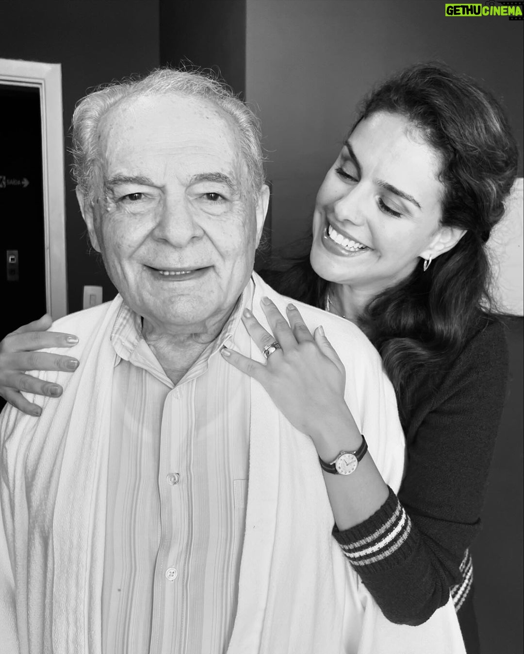 Paloma Bernardi Instagram - Porque tudo por aqui foi sobre ser e confiar! E “por um fio” eu me vi ali, em estado presente, apenas s e n d o e c o n f i a n d o ! ✨Obrigada equipe e elenco por tudo…certeza que está nascendo um projeto lindo e sou feliz por minimamente fazer parte! Obrigada @davidschurmann pelo convite, pelo seu olhar, pela nossa troca!!! Pra você sempre o meu SIM!! É só você falar VEM e vamos juntos •••> 🎬🌍 #OthonBarros @romuloestrela @brunogagliasso @dudagalvaoficial #PUF #PorUmFio #BackStage #Cinema #Bastidores #CinemaBrasileiro #MinhaArte #VidaDeAtriz #CinemaNacional #resistencia @luizbolognesi66 @rubiprodutora @addcasting São Paulo, Brazil