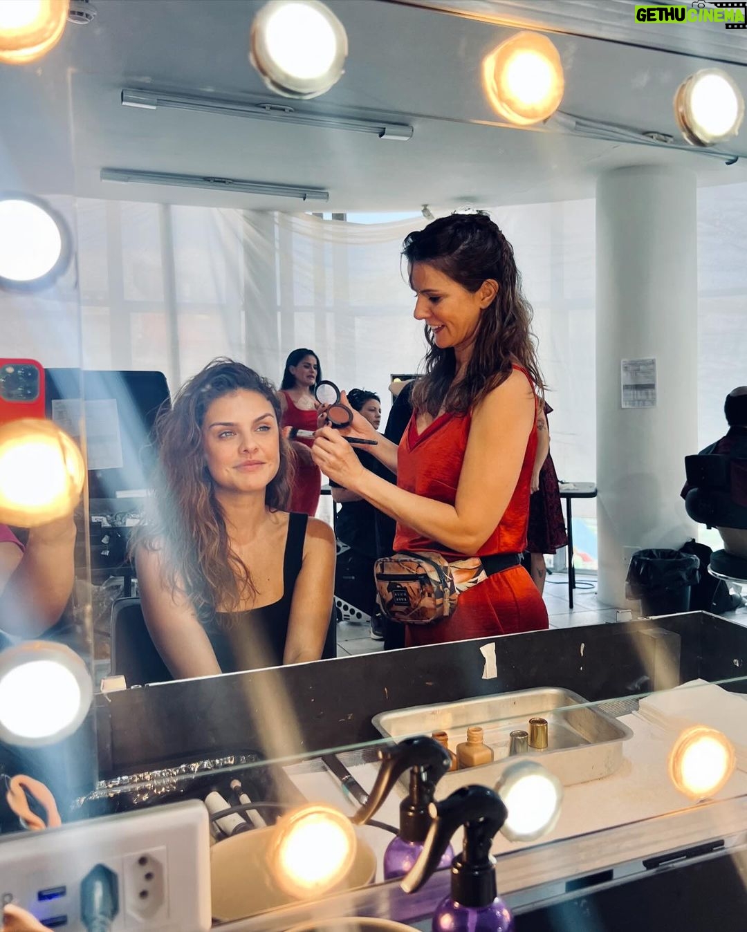 Paloma Bernardi Instagram - Porque tudo por aqui foi sobre ser e confiar! E “por um fio” eu me vi ali, em estado presente, apenas s e n d o e c o n f i a n d o ! ✨Obrigada equipe e elenco por tudo…certeza que está nascendo um projeto lindo e sou feliz por minimamente fazer parte! Obrigada @davidschurmann pelo convite, pelo seu olhar, pela nossa troca!!! Pra você sempre o meu SIM!! É só você falar VEM e vamos juntos •••> 🎬🌍 #OthonBarros @romuloestrela @brunogagliasso @dudagalvaoficial #PUF #PorUmFio #BackStage #Cinema #Bastidores #CinemaBrasileiro #MinhaArte #VidaDeAtriz #CinemaNacional #resistencia @luizbolognesi66 @rubiprodutora @addcasting São Paulo, Brazil