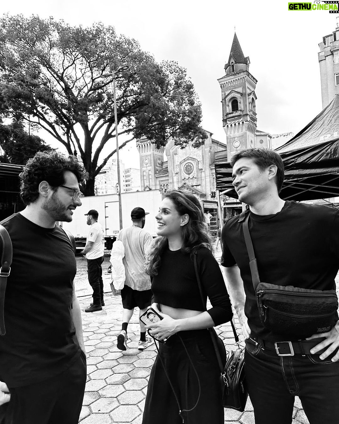 Paloma Bernardi Instagram - Porque tudo por aqui foi sobre ser e confiar! E “por um fio” eu me vi ali, em estado presente, apenas s e n d o e c o n f i a n d o ! ✨Obrigada equipe e elenco por tudo…certeza que está nascendo um projeto lindo e sou feliz por minimamente fazer parte! Obrigada @davidschurmann pelo convite, pelo seu olhar, pela nossa troca!!! Pra você sempre o meu SIM!! É só você falar VEM e vamos juntos •••> 🎬🌍 #OthonBarros @romuloestrela @brunogagliasso @dudagalvaoficial #PUF #PorUmFio #BackStage #Cinema #Bastidores #CinemaBrasileiro #MinhaArte #VidaDeAtriz #CinemaNacional #resistencia @luizbolognesi66 @rubiprodutora @addcasting São Paulo, Brazil