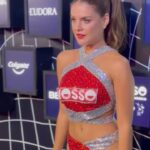 Paloma Bernardi Instagram - . SÓ PORQUE É TUDO NOSSO! ♥️✨❤️‍🔥❤️👄❤️❤️‍🔥✨♥️ Sente aí esse carrossel carnavalesco… @nossocamarote @cseventos #DeixaFalar Rio de Janeiro, Rio de Janeiro