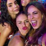 Paloma Bernardi Instagram - . SÓ PORQUE É TUDO NOSSO! ♥️✨❤️‍🔥❤️👄❤️❤️‍🔥✨♥️ Sente aí esse carrossel carnavalesco… @nossocamarote @cseventos #DeixaFalar Rio de Janeiro, Rio de Janeiro