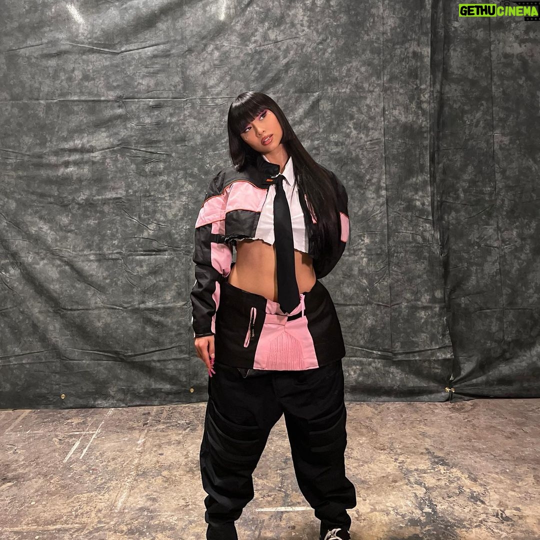 Paloma Mami Instagram - ULTRA SOLO RMX YA ESTA FUERA EN TODOS LAS PLATAFORMAAAS 🇨🇱🇨🇱🇨🇱🇵🇷🇨🇴 link en bioooo pa ver el videoo