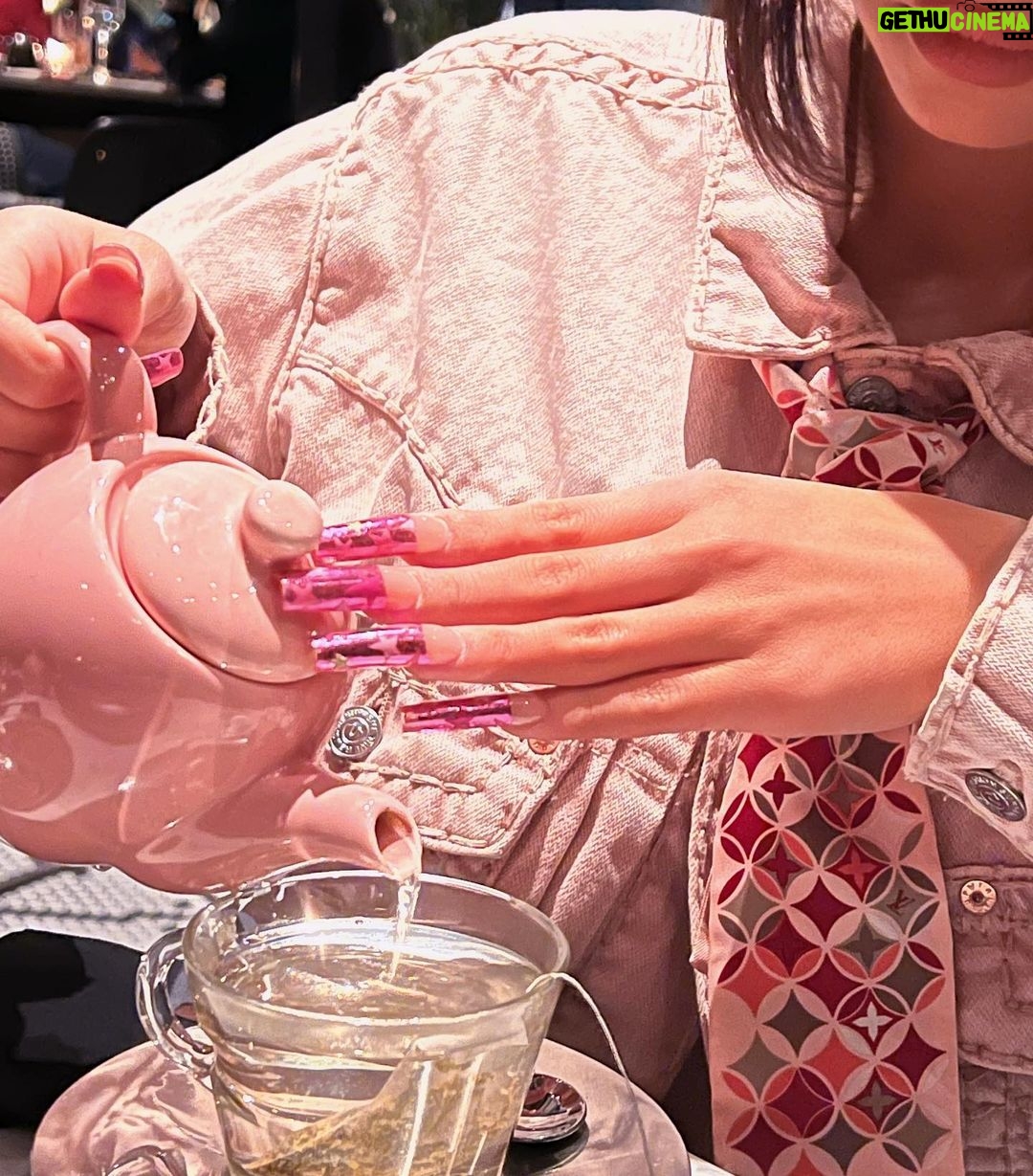 Paloma Mami Instagram - Combina toa rosa’ como hello kitty 🎀