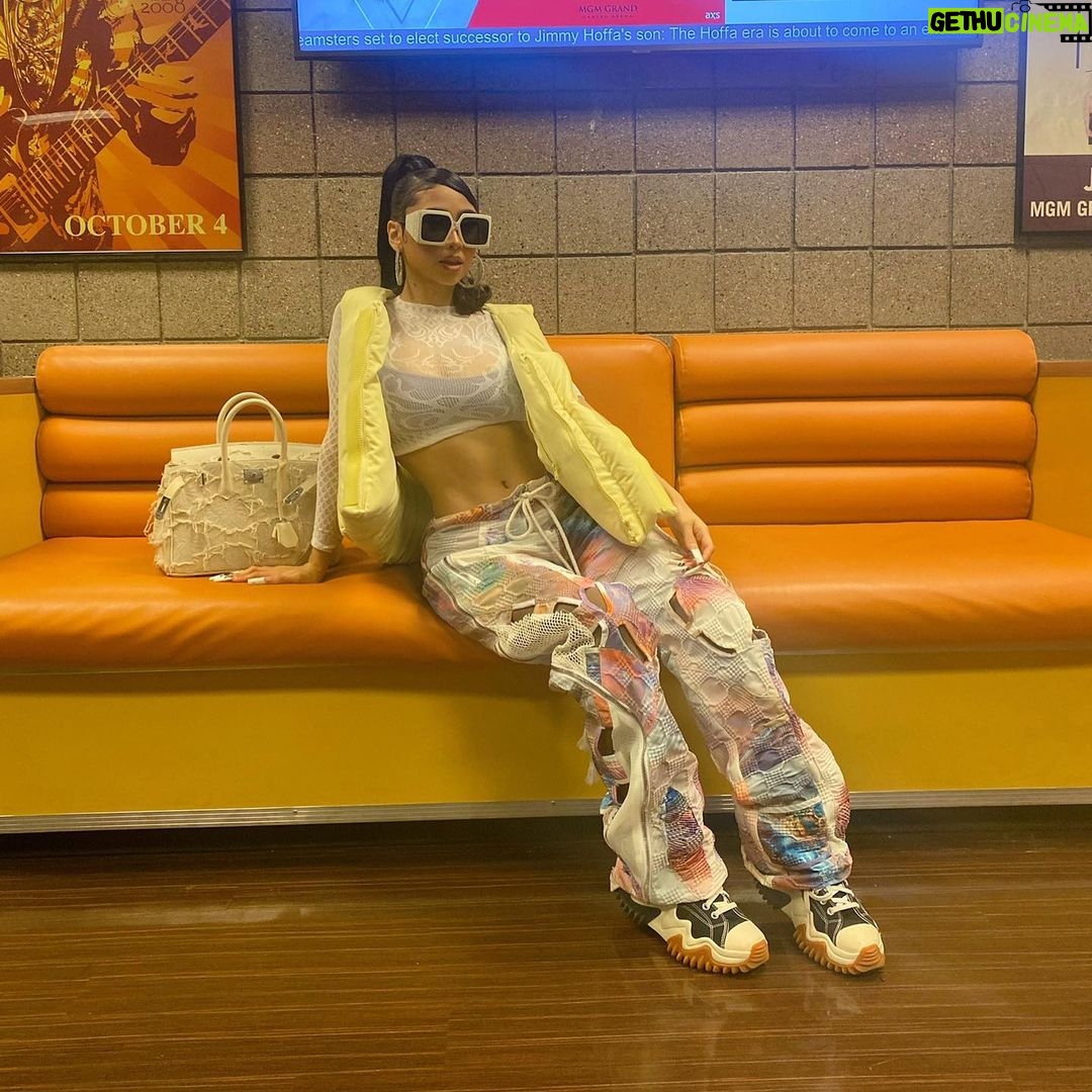 Paloma Mami Instagram - Movi茅ndome con tiempo divino 鉁达笍馃晩