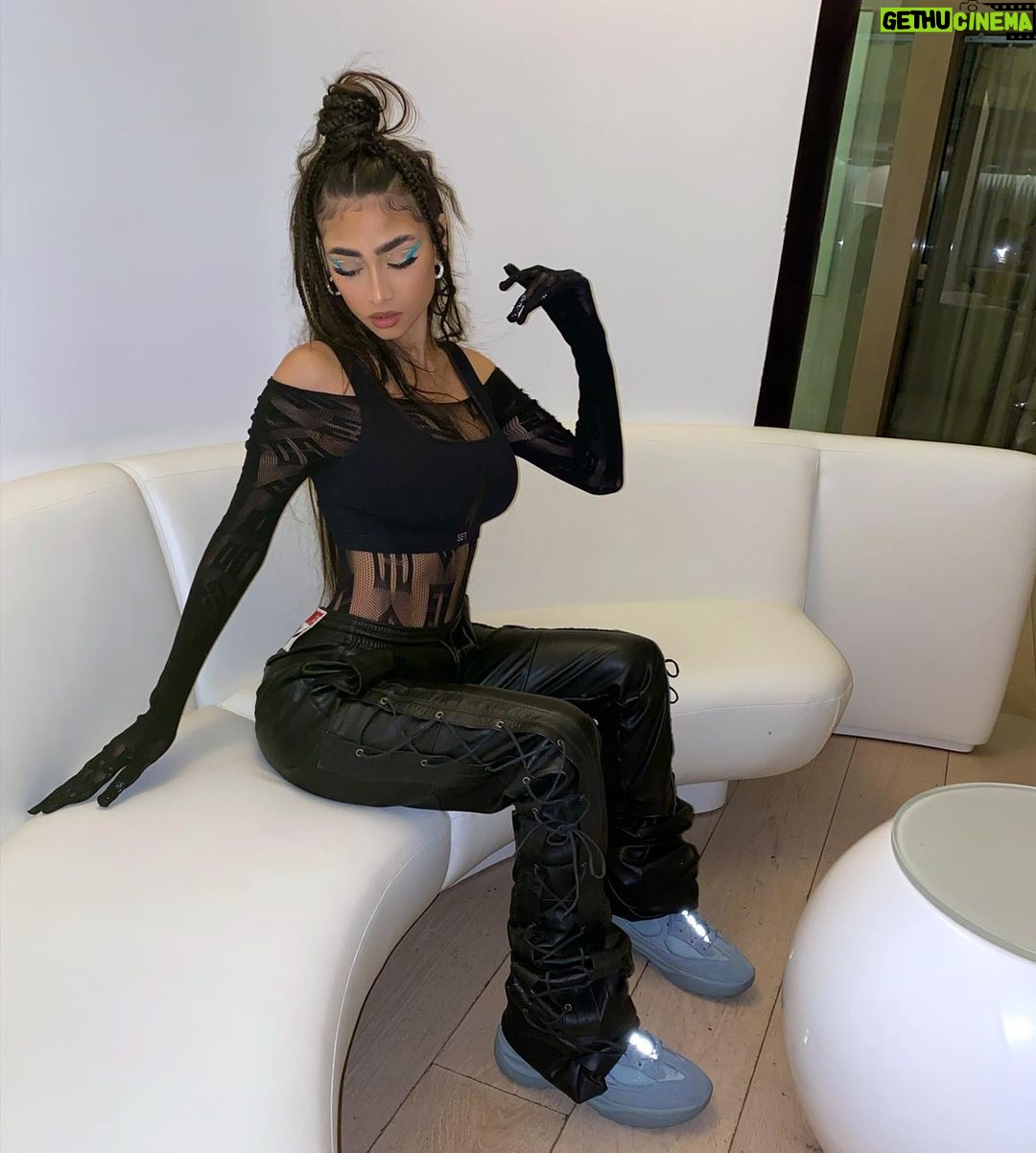 Paloma Mami Instagram - Otro look mas pa inspirar sus stylists 🧊🤍