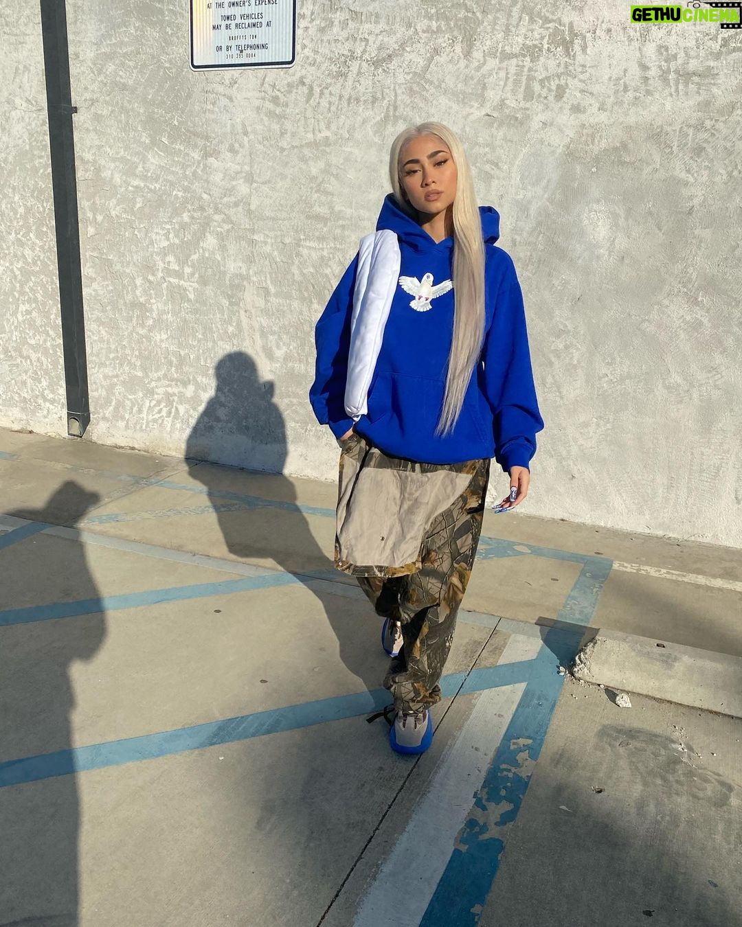 Paloma Mami Instagram - Always catch me fly and protected 🕊1️⃣1️⃣1️⃣🕊