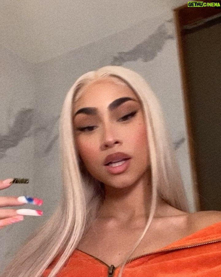 Paloma Mami Instagram - ME TENÍ CHASCONA IM A MESSSS 🥴🥴🥴🥴 Ya la escucharon ⁉️ #quericofuera