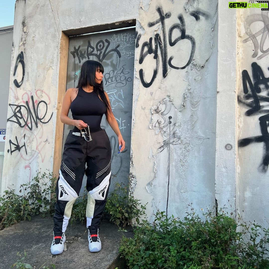 Paloma Mami Instagram - Tú gata gangster que te mata sin tiros 🖤💨