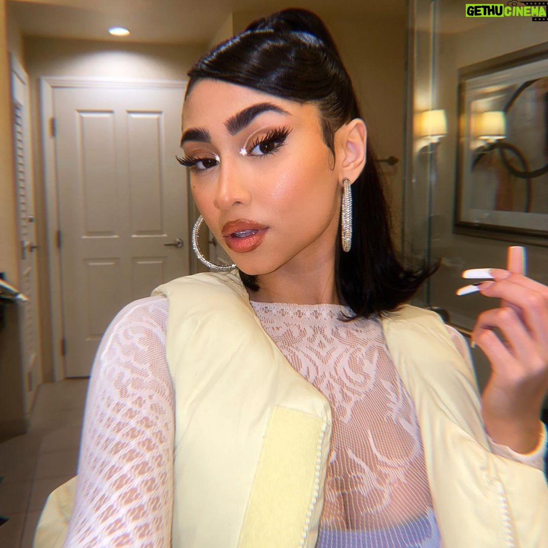 Paloma Mami Instagram - Movi茅ndome con tiempo divino 鉁达笍馃晩