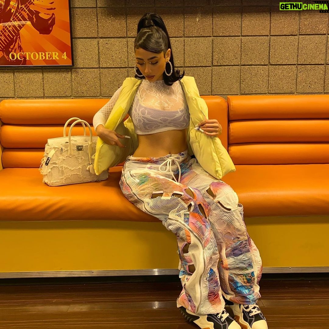 Paloma Mami Instagram - Movi茅ndome con tiempo divino 鉁达笍馃晩