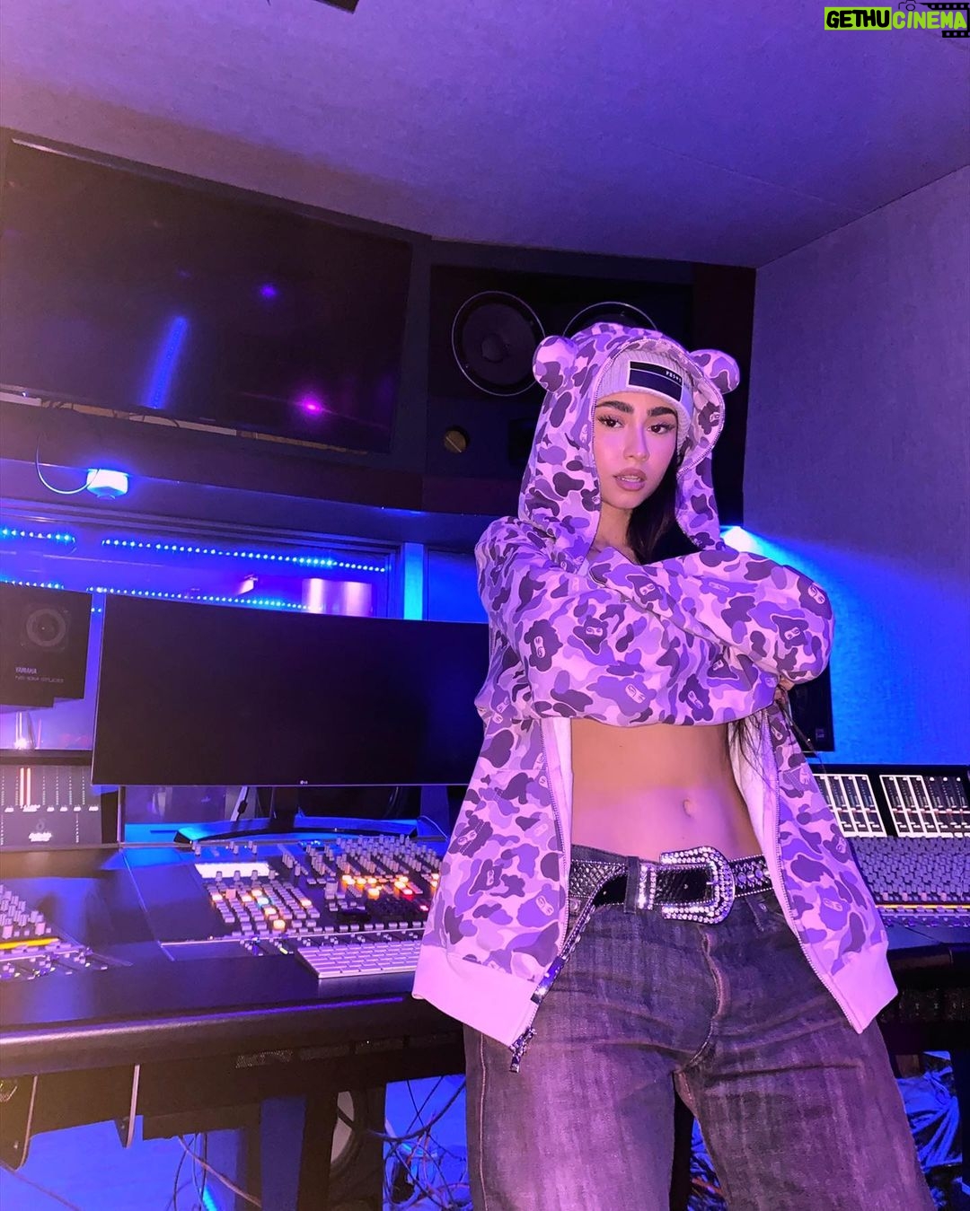 Paloma Mami Instagram - Música pronto — por ahora les doy break 💟🤷♀️🤷♀️