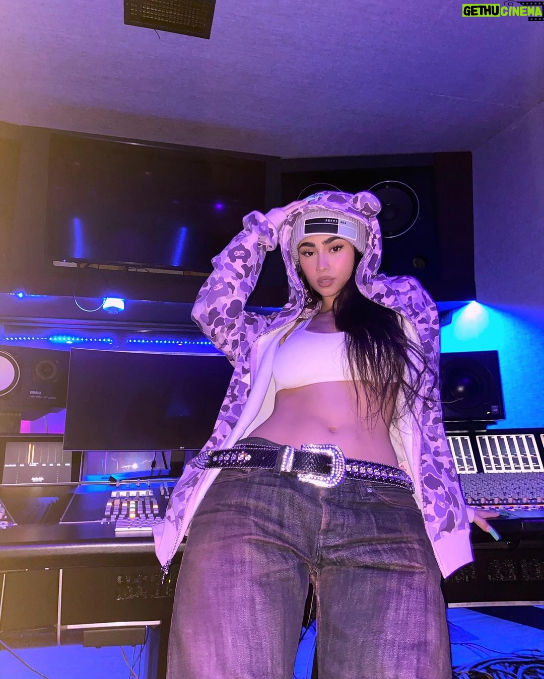Paloma Mami Instagram - Música pronto — por ahora les doy break 💟🤷♀️🤷♀️
