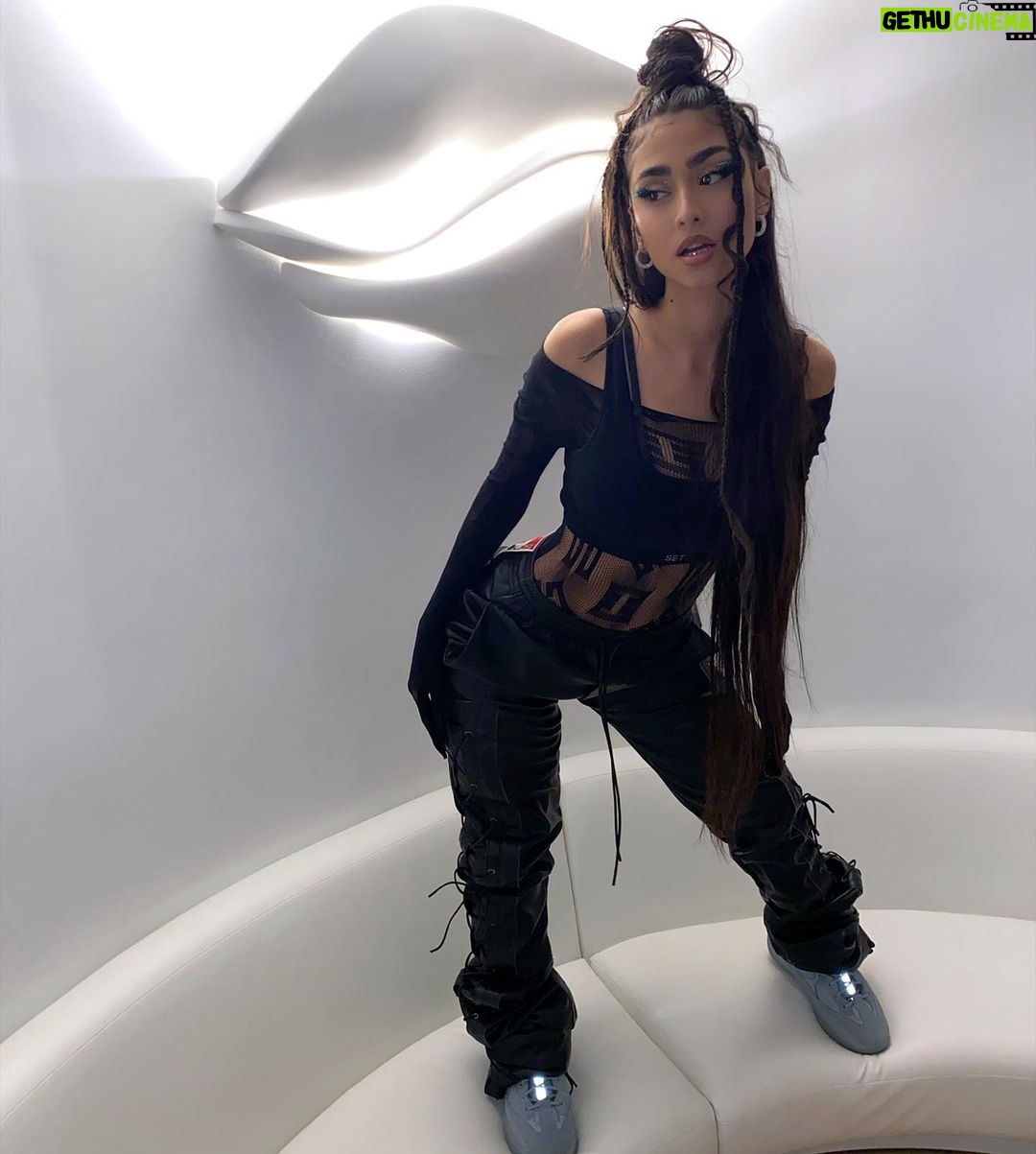 Paloma Mami Instagram - Otro look mas pa inspirar sus stylists 🧊🤍