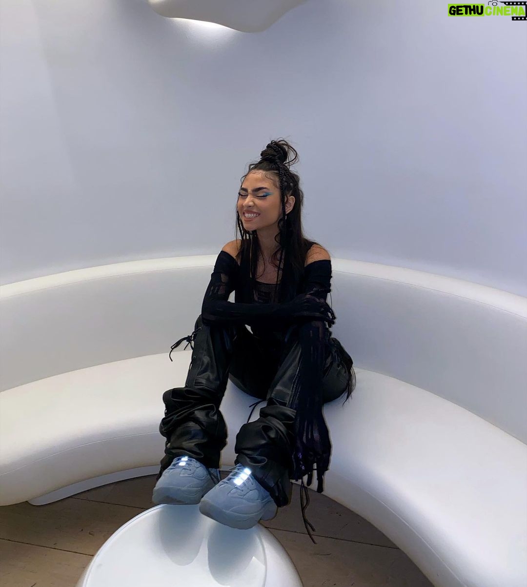 Paloma Mami Instagram - Otro look mas pa inspirar sus stylists 🧊🤍