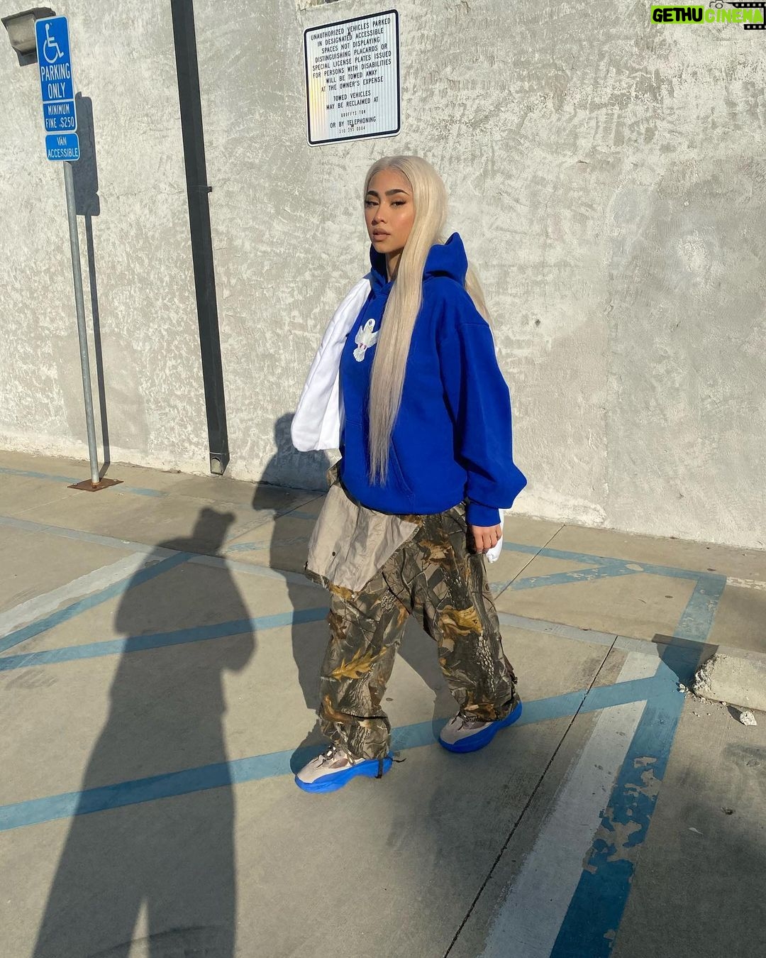 Paloma Mami Instagram - Always catch me fly and protected 🕊1️⃣1️⃣1️⃣🕊