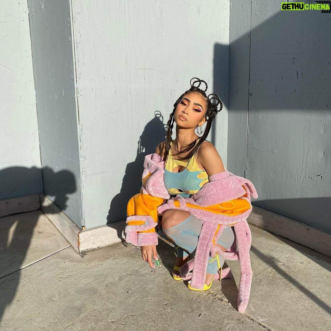Paloma Mami Instagram - Me dijo ke estoy más jugosa que un gusher 🥭💦🍉 #quericofuera