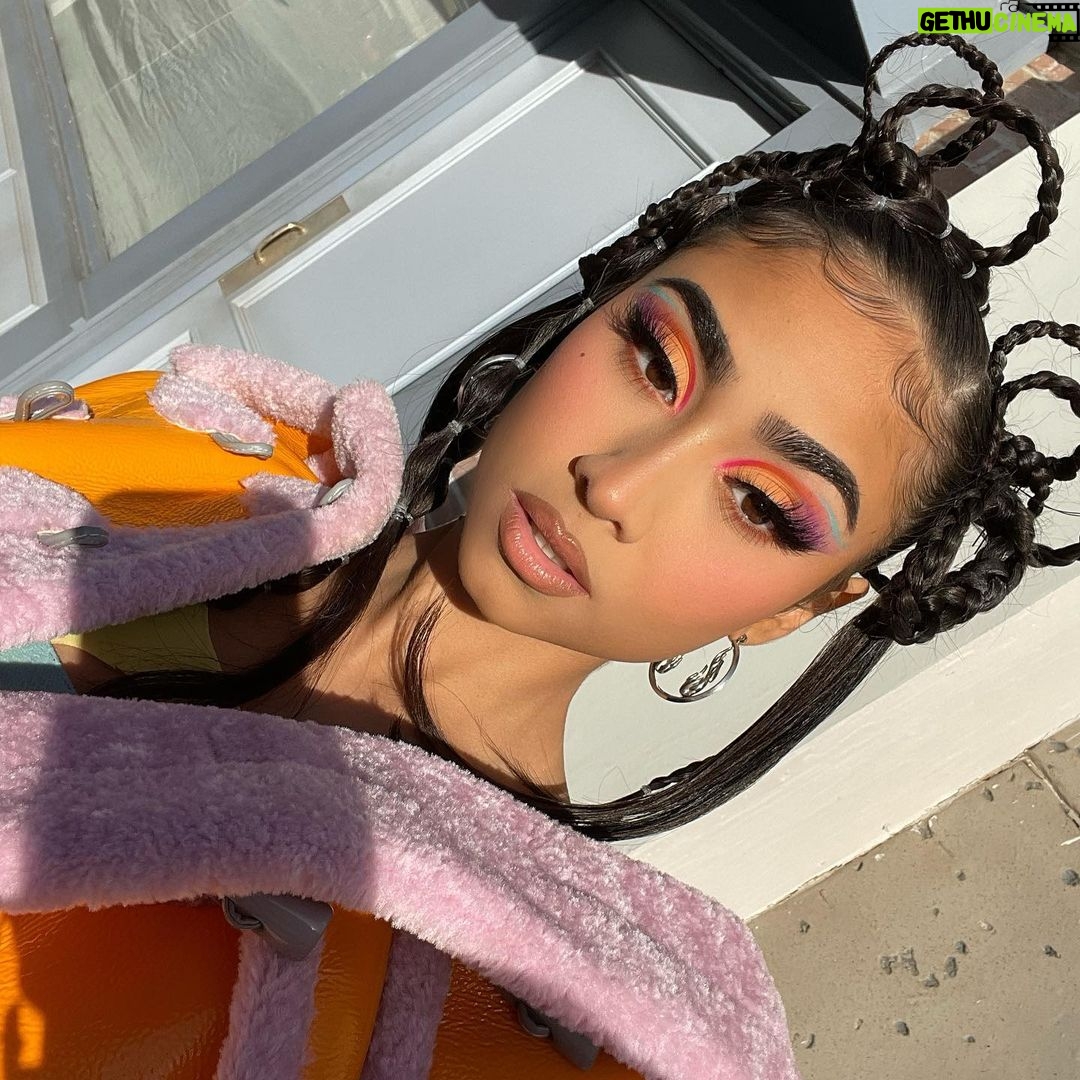Paloma Mami Instagram - Me dijo ke estoy más jugosa que un gusher 🥭💦🍉 #quericofuera