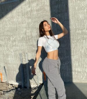 Paloma Mami Instagram - QUEDAN 4 DÍAS PARA QUE SALGA SUEÑOS DE DALÍ 🌎🌟 El link esta en mi bio para preguardarloOOOO