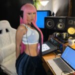 Paloma Mami Instagram - 🌠 ME VES MENOS = HACIENDO MÁS 🌠 Se que no he demostrado mucho de lo que quiero aportar en esta cultura 🇨🇱🙏 pero ya estoy terminando mi segundo disco 💿💘 donde empiezo una nueva etapa (( season 2 🕊)) Yyyy agradecía ♾ de poder debutar en unas de las tarimas más importantes de la música latina. Representando el movimiento chileno que apenas comienza 📈☄️🌎 Viña del mar, Chile