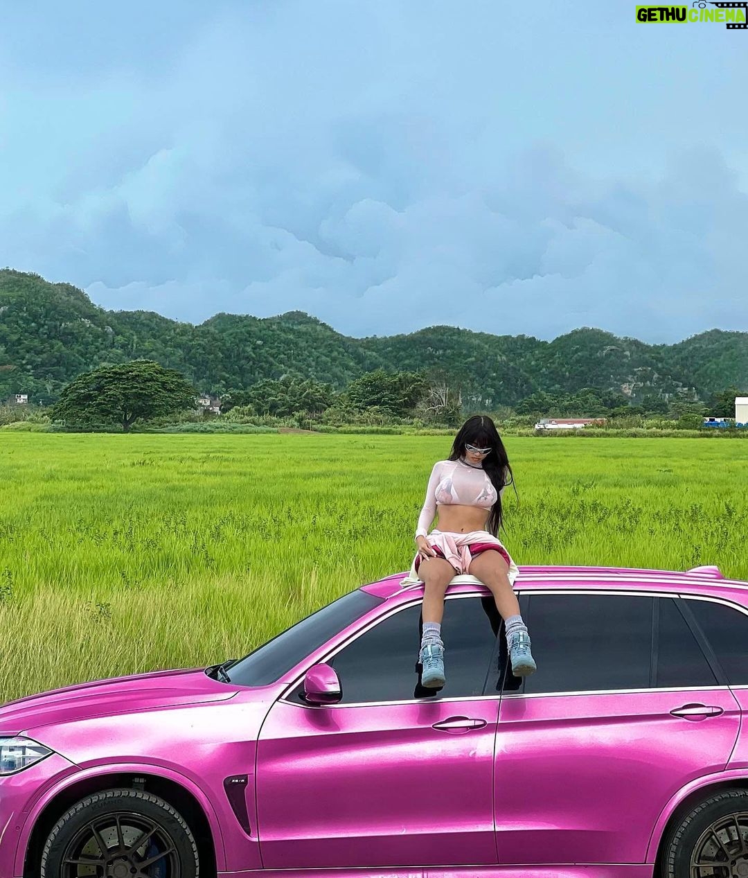 Paloma Mami Instagram - Hasta la nave tiene que estar toa rosa como Hello Kitty ππΈππΈπ Naranjito, Puerto Rico