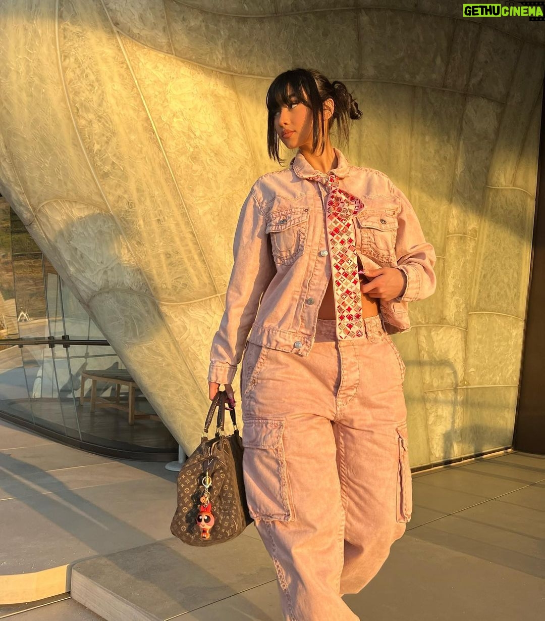 Paloma Mami Instagram - Combina toa rosa’ como hello kitty 🎀