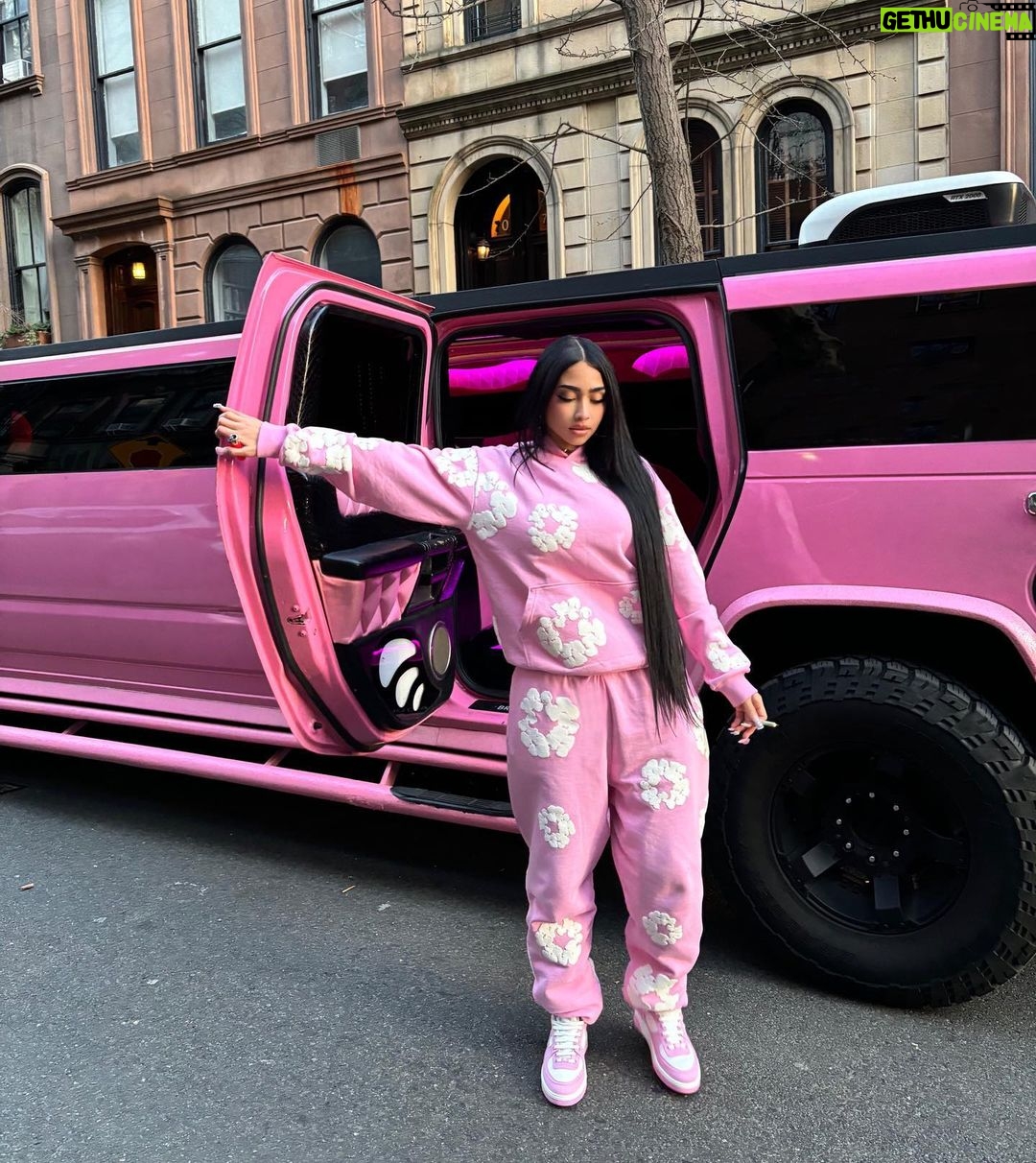 Paloma Mami Instagram - 1 de 1 🩷🧠 pero ya lo sabes Nueva York