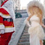 Pamela Anderson Instagram - Happy Holidays xx - @jacquemus et moi 🤍