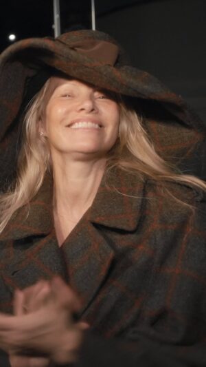 Pamela Anderson Instagram - Makeup-free, liberated, and happier than ever, @PamelaAnderson welcomed us to join her in her hotel suite as she got ready to attend the @VivienneWestwood show in Paris. For the occasion, Vogue France’s @Hugocmpn had a deep conversation with the star about what it’s like to break free from beauty conventions and embrace your authentic self, and why she has a responsibility to do so as a woman in the public eye. Dressed in her own vintage Vivienne Westwood look with one of her signature hat, the star was a poetic and romantic vision in the streets of Paris. 
You definitely don’t need a stylist or a glam team, Pamela! 

Director: @Tim_Jarrosson 
Journalist, Social & Video Editor At-Large: @hugocmpn 

Sound: Hubert Rey Grange
Production Manager: @amaurydlcb __ 
Editor: @vnk_editing 
Post-Producer: @_agatherm __ 
Casting Video Manager: @adele_ligerot 

#pfw #pamelaanderson #viviennewestwood #parisfashionweek
