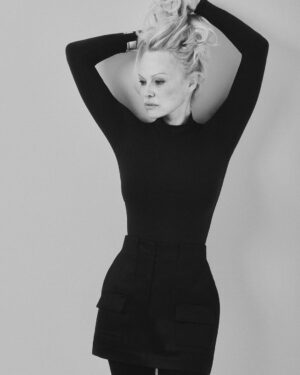 Pamela Anderson Instagram - Babaton by @aritzia 🤍

#aritziapartner