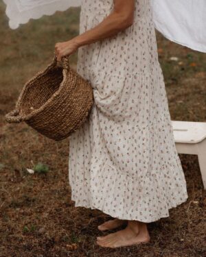 Pamela Anderson Instagram - I look forward to the morning chores…

I feed and walk the dogs, 
I do the laundry, 
I write… 

I feel my life wrapped 
humbly around me.

All is well 🤍