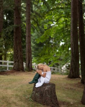 Pamela Anderson Instagram - An island girl at heart 🤍

Reading to the trees… feeling right at home.