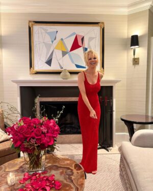 Pamela Anderson Instagram - Self love 
is the start 
of any great love affair.

The unknown 
is a blessed place to be.

Courage 🤍

Have
a magical 
Valentine’s Day.

Love,
Pamela