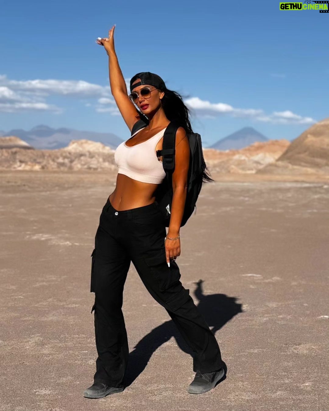 Pamela Díaz Instagram - Hace unos días en San Pedro de Atacama 🌵🌅 con @rexonacl y ustedes People,Q prefieren el sur o el norte ?👀. 📷 : @derekfernandez .