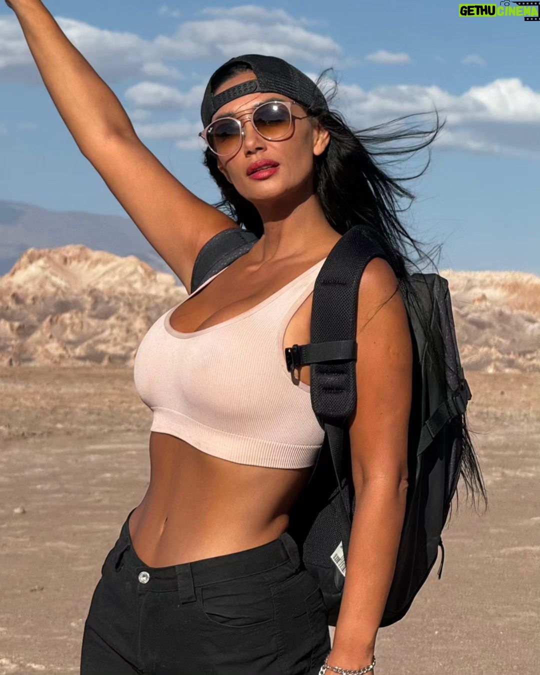 Pamela Díaz Instagram - Hace unos días en San Pedro de Atacama 🌵🌅 con @rexonacl y ustedes People,Q prefieren el sur o el norte ?👀. 📷 : @derekfernandez .