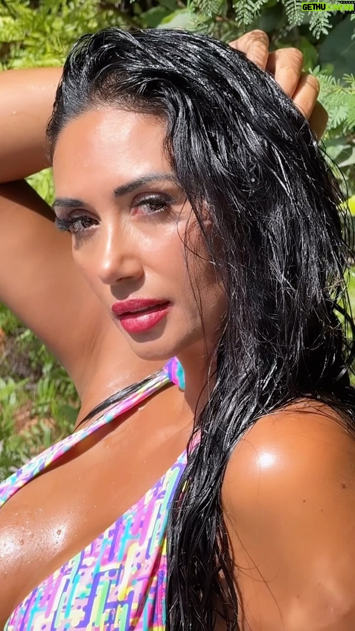 Pamela Díaz Instagram - Me encanta disfrutar del verano con la nueva @bmix.cl 🍻🌞⛱️ Un mix de cerveza, con el dulzor perfecto, refrescante y muuuuucho sabor a limón 🍋 ¿Ustedes ya la probaron? #Bmix