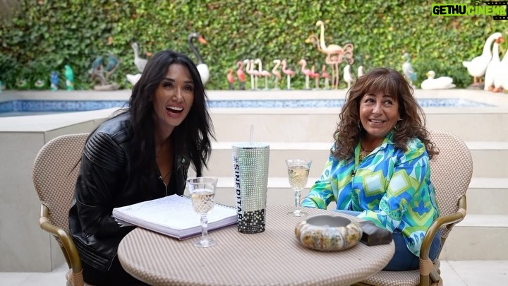 Pamela Díaz Instagram - Peopleeeeee! Hoy a las 20hrs tenemos un nuevo #SinEditar con @helhuesukni Jajajjaa 🤣 contó varias cosas jajajaj 🫣 vayan a verloooo! Recuerden! Todos los miércoles y domingos nuevos videos en mi canal de YouTube 👈🏽