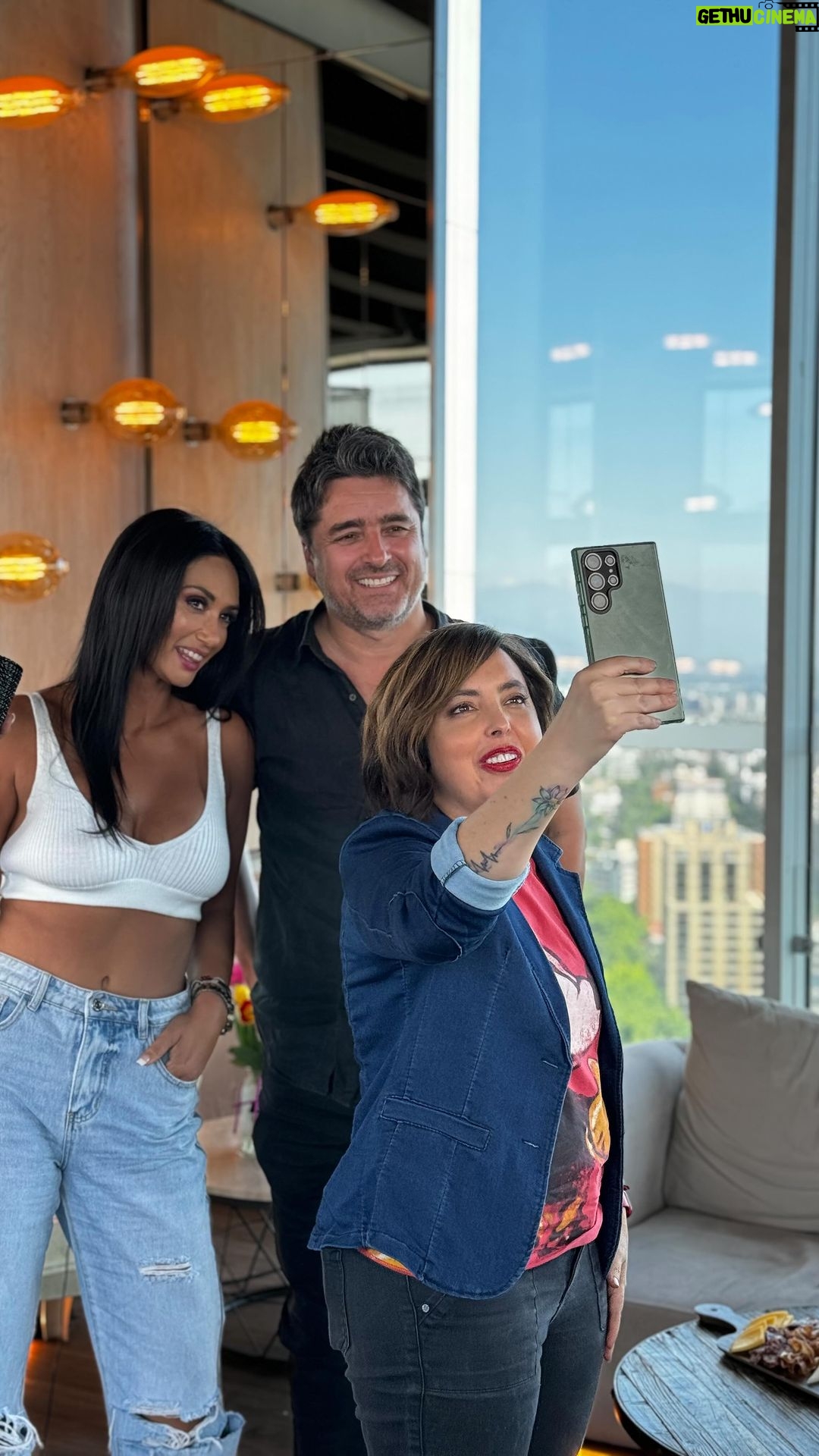 Pamela Díaz Instagram - Peopleeee!!! Hoy a las 18:00hrs tenemos nuestro segundo capítulo del podcast con @zabaletachile 🙌🏼🙌🏼🙌🏼 lo pueden encontrar en @spotifychile o en Apple Podcast cabezoniis! ❤️ Y pronto en Youtubeeeeee 😱