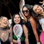 Pamela Díaz Instagram - Peopleeeee! A las 13:00hrs tenemos nuevo video en mi canal de Youtubeeee 🫣 Hicimos el lanzamiento de mis palas de Pádel peopleeeee! 🎾❤️ Recuerden que las pueden encontrar en mediamarket.cl 🙌🏼