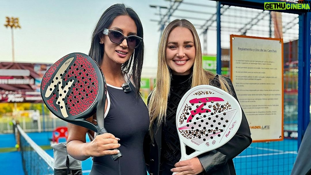 Pamela Díaz Instagram - Peopleeeee! A las 13:00hrs tenemos nuevo video en mi canal de Youtubeeee 🫣 Hicimos el lanzamiento de mis palas de Pádel peopleeeee! 🎾❤️ Recuerden que las pueden encontrar en mediamarket.cl 🙌🏼